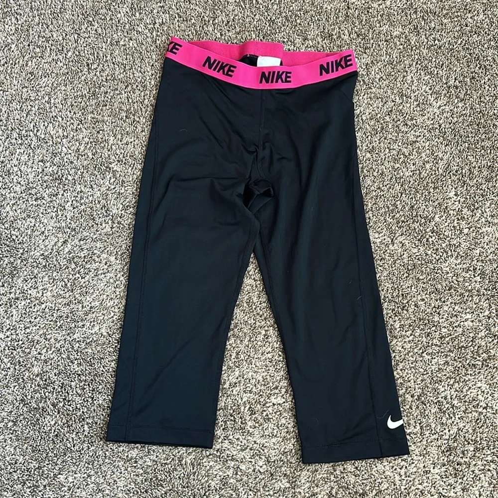 Women’s Nike Capris - Picture 2 of 4